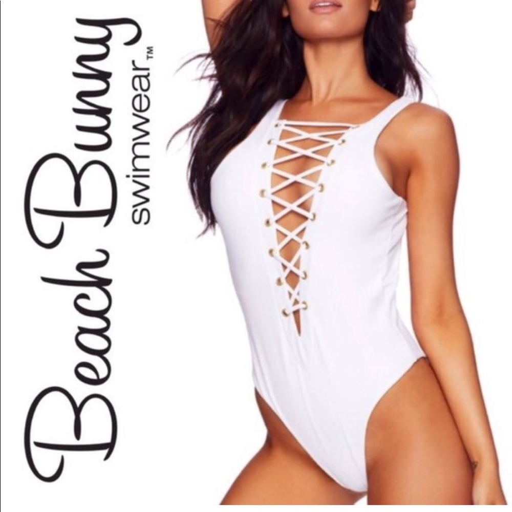 Beach Bunny Ripped Tide one piece. White SzM
